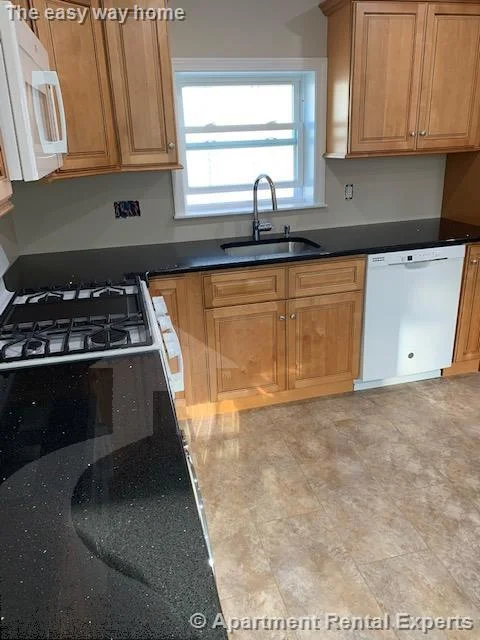 2 bed, 1 bath apartment for rent at 305 Washington St Unit 2, Union Square — photo 6 of 21