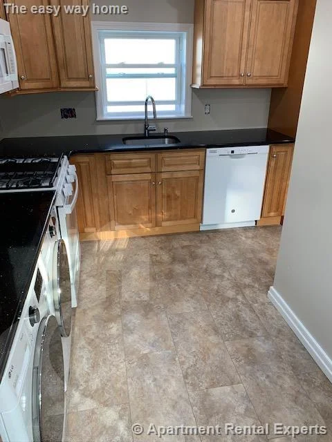 2 bed, 1 bath apartment for rent at 305 Washington St Unit 2, Union Square — photo 5 of 21