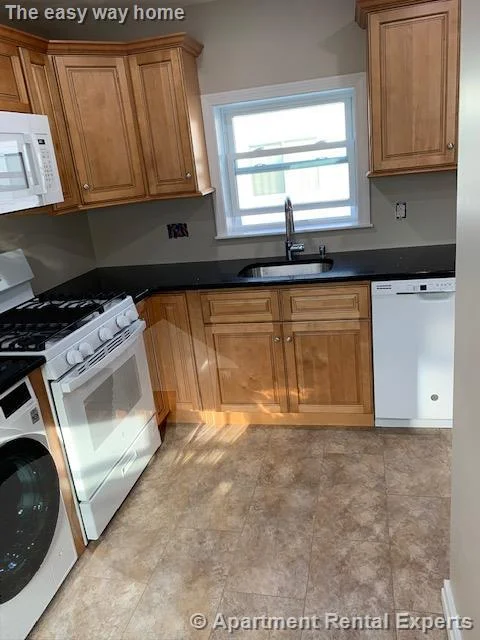 2 bed, 1 bath apartment for rent at 305 Washington St Unit 2, Union Square — photo 7 of 21