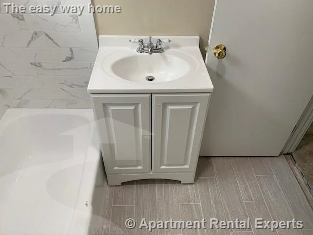 2 bed, 1 bath apartment for rent at 305 Washington St Unit 2, Union Square — photo 3 of 21