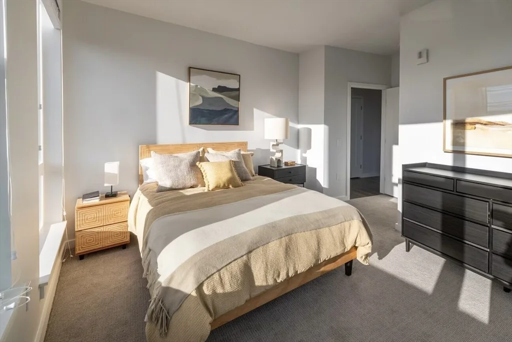 3 bed, 2 bath apartment for rent at 305 Winter St Unit 527, Piety Corner — photo 3 of 15