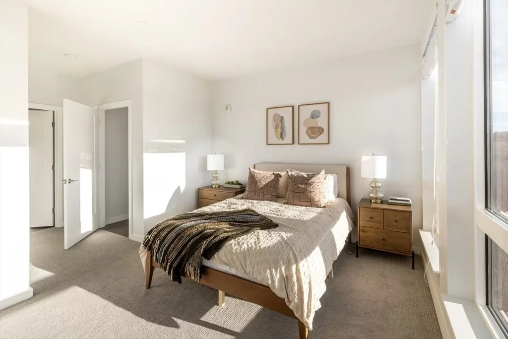 3 bed, 2 bath apartment for rent at 305 Winter St Unit 627, Piety Corner — photo 4 of 17