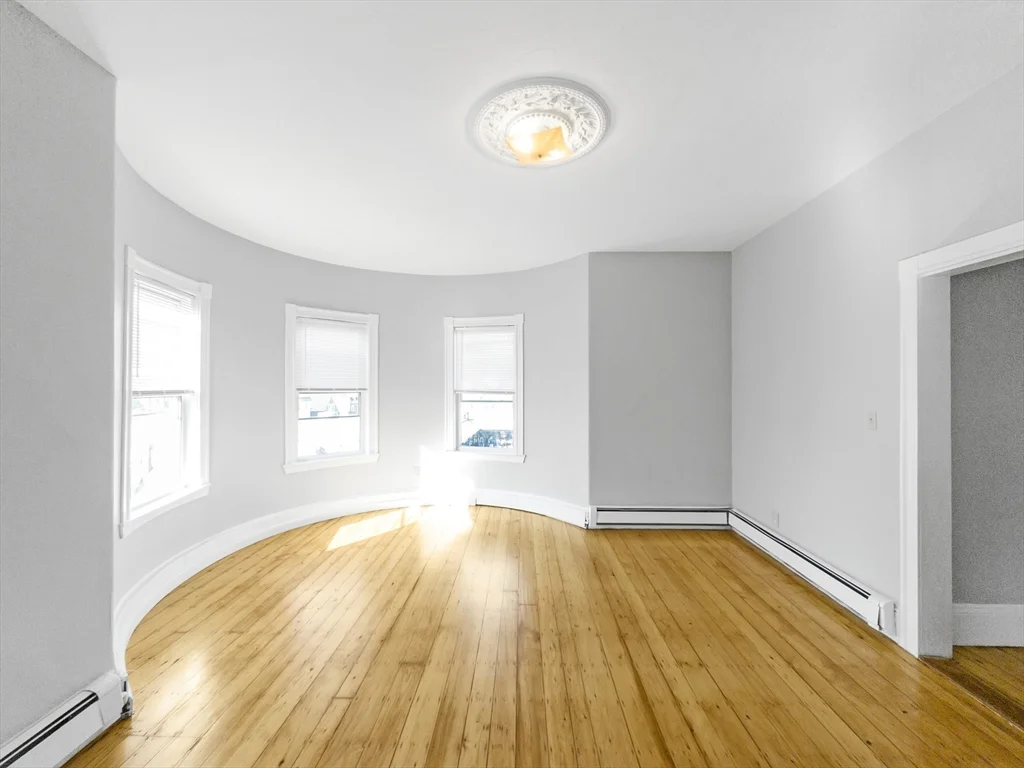 3 bed, 1 bath apartment for rent at 306 Centre St Unit 1, Jamaica Plain — photo 4 of 21