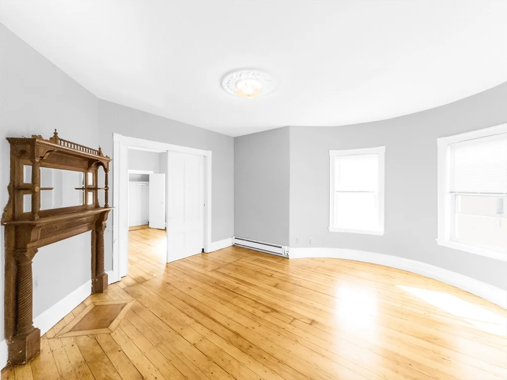 3 bed, 1 bath apartment for rent at 306 Centre St Unit 3, Jamaica Plain — photo 3 of 21