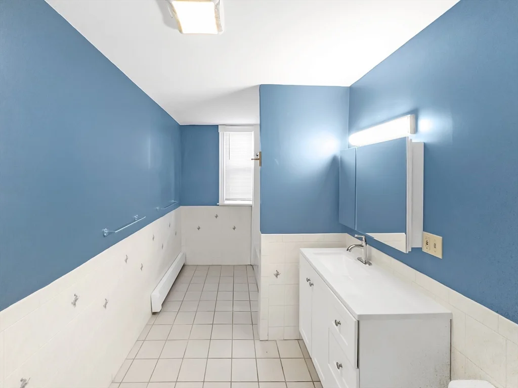 3 bed, 1 bath apartment for rent at 306 Centre St Unit 3, Jamaica Plain — photo 9 of 21