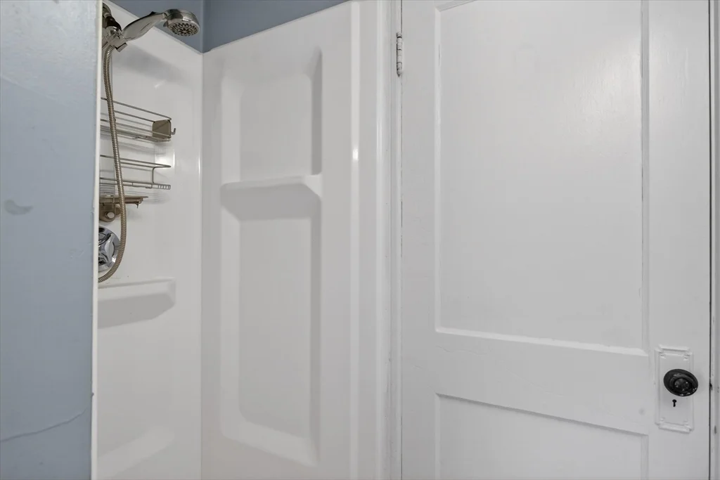 1 bed, 1 bath apartment for rent at 306 Edge Hill Rd Unit R, Milton — photo 19 of 20
