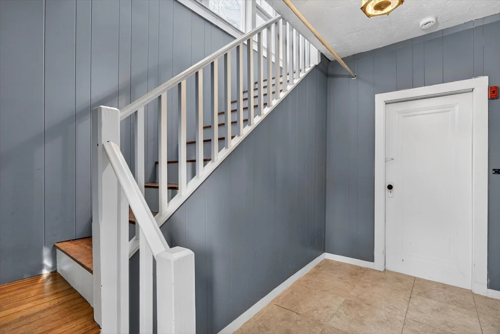 1 bed, 1 bath apartment for rent at 306 Edge Hill Rd Unit R, Milton — photo 3 of 20