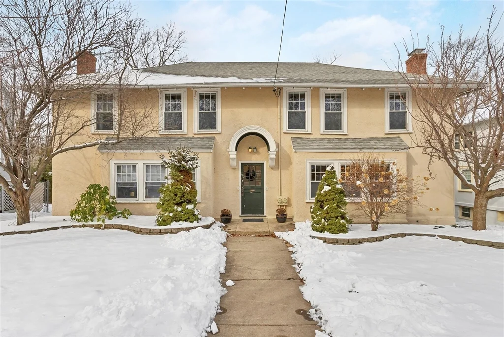 1 bed, 1 bath apartment for rent at 306 Edge Hill Rd Unit R, Milton — photo 1 of 20