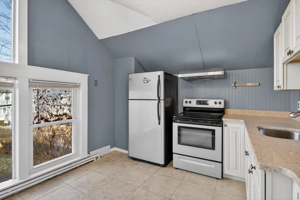 1 bed, 1 bath apartment for rent at 306 Edge Hill Rd Unit R, Milton — photo 9 of 20