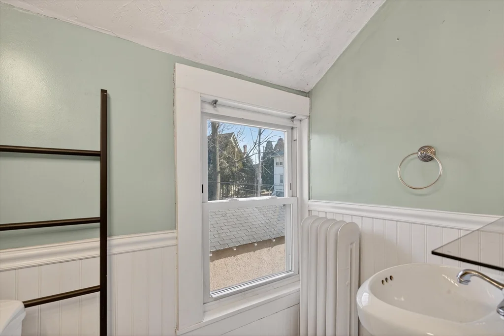 1 bed, 1 bath apartment for rent at 306 Edge Hill Rd Unit R, Milton — photo 18 of 20