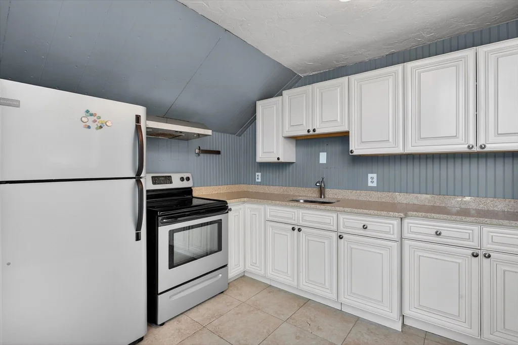 1 bed, 1 bath apartment for rent at 306 Edge Hill Rd Unit R, Milton — photo 7 of 20