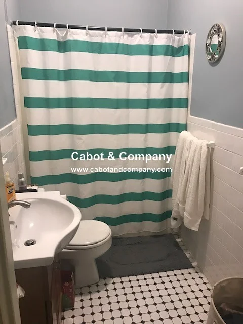 Studio bed, 1 bath apartment for rent at 306 Newbury St Unit 2F, Back Bay — photo 4 of 5