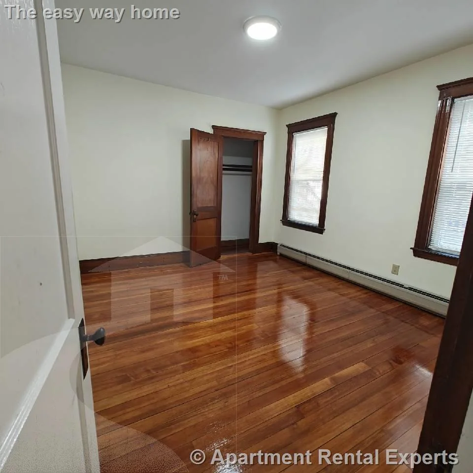 3 bed, 1 bath apartment for rent at 306 Spring St Extension, Fulton Heights — photo 4 of 7