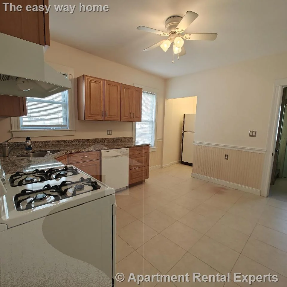 3 bed, 1 bath apartment for rent at 306 Spring St Extension, Fulton Heights — photo 5 of 7