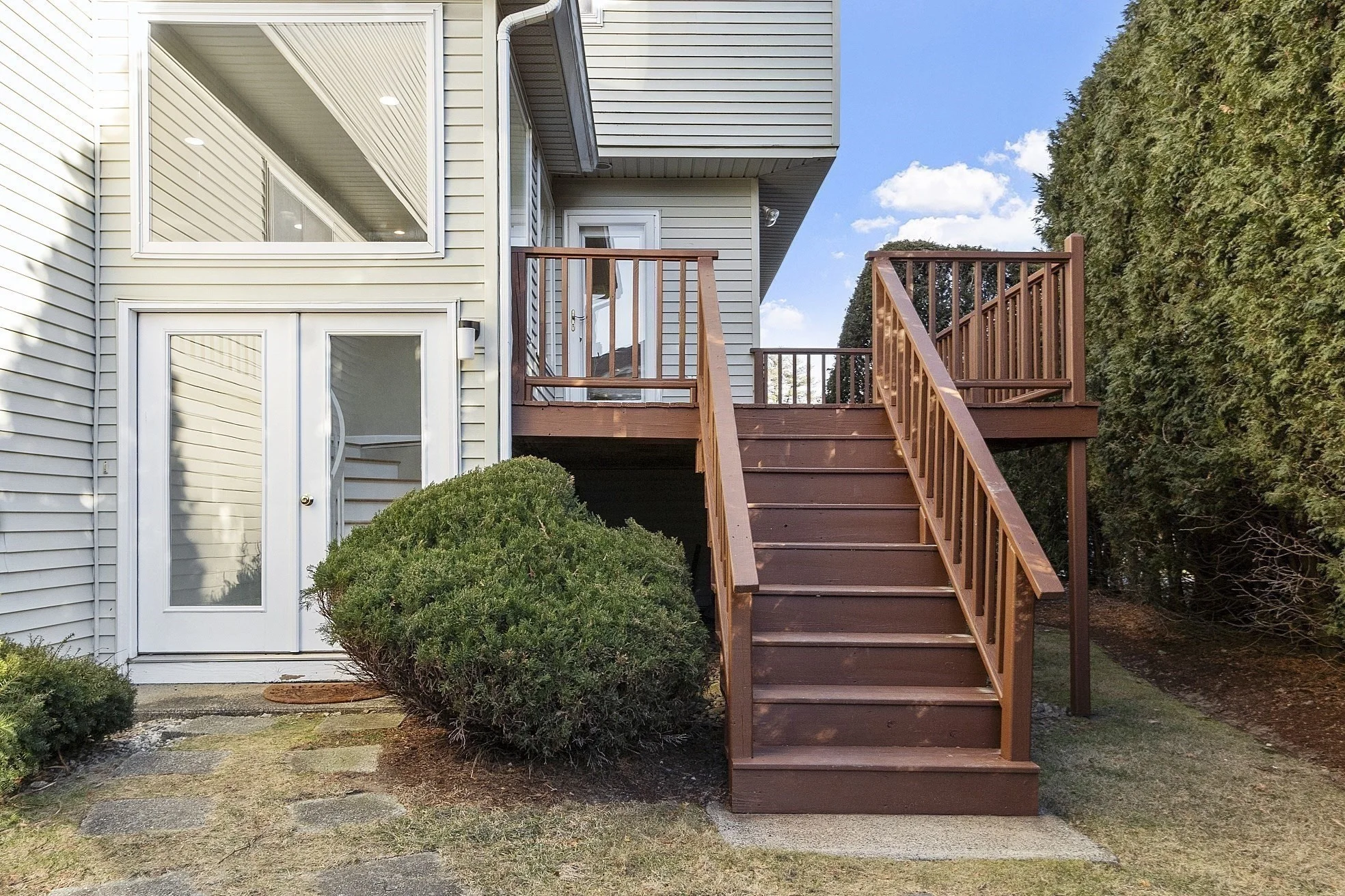 3 bed, 2 bath apartment for rent at 307 Captain Eames Cir Unit 307, Ashland — photo 2 of 7