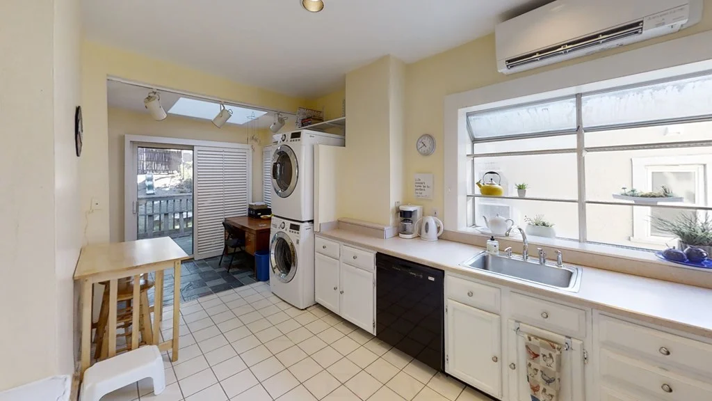 3 bed, 1 bath apartment for rent at 307 Tappan St Unit 3, Beaconsfield — photo 4 of 13