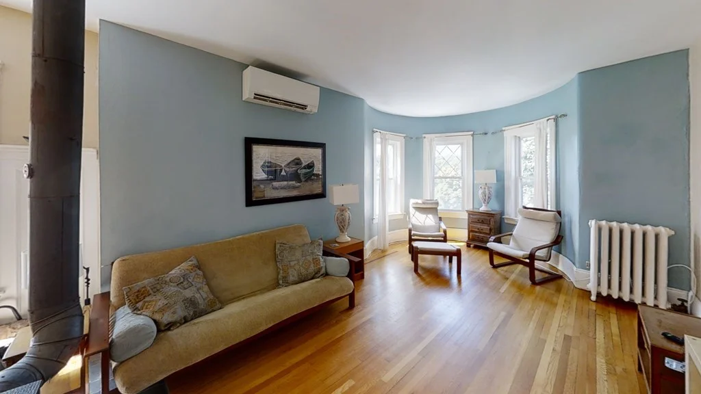 3 bed, 1 bath apartment for rent at 307 Tappan St Unit 3, Beaconsfield — photo 2 of 13