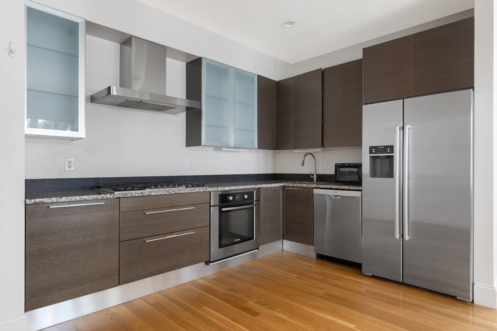 2 bed, 2 bath apartment for rent at 308 Beacon St Unit 2, Ward Two — photo 3 of 11