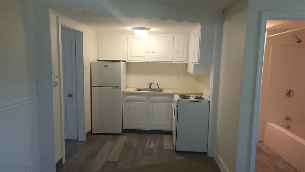 Studio bed, 1 bath apartment for rent at 308 Broadway Unit 2N, Central — photo 6 of 7