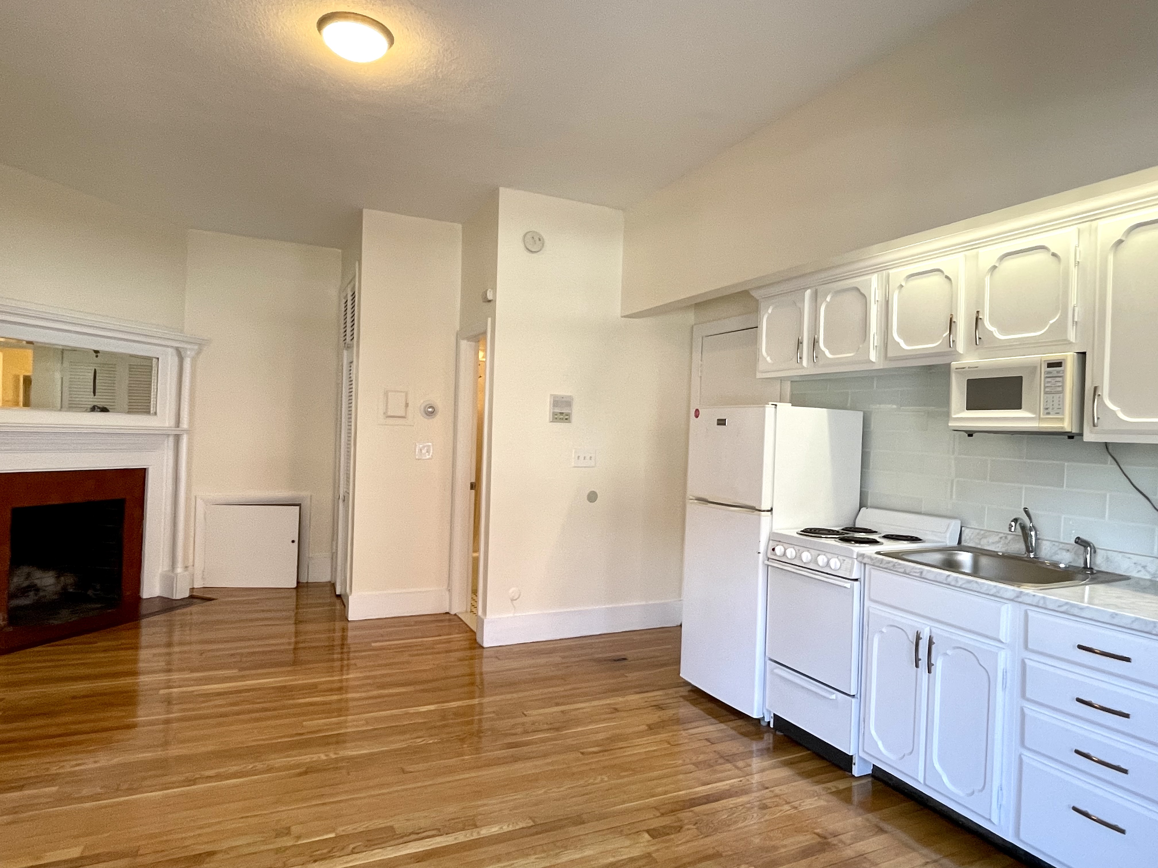 Studio bed, 1 bath apartment for rent at 308 Newbury St Unit 4A, Back Bay — photo 6 of 8