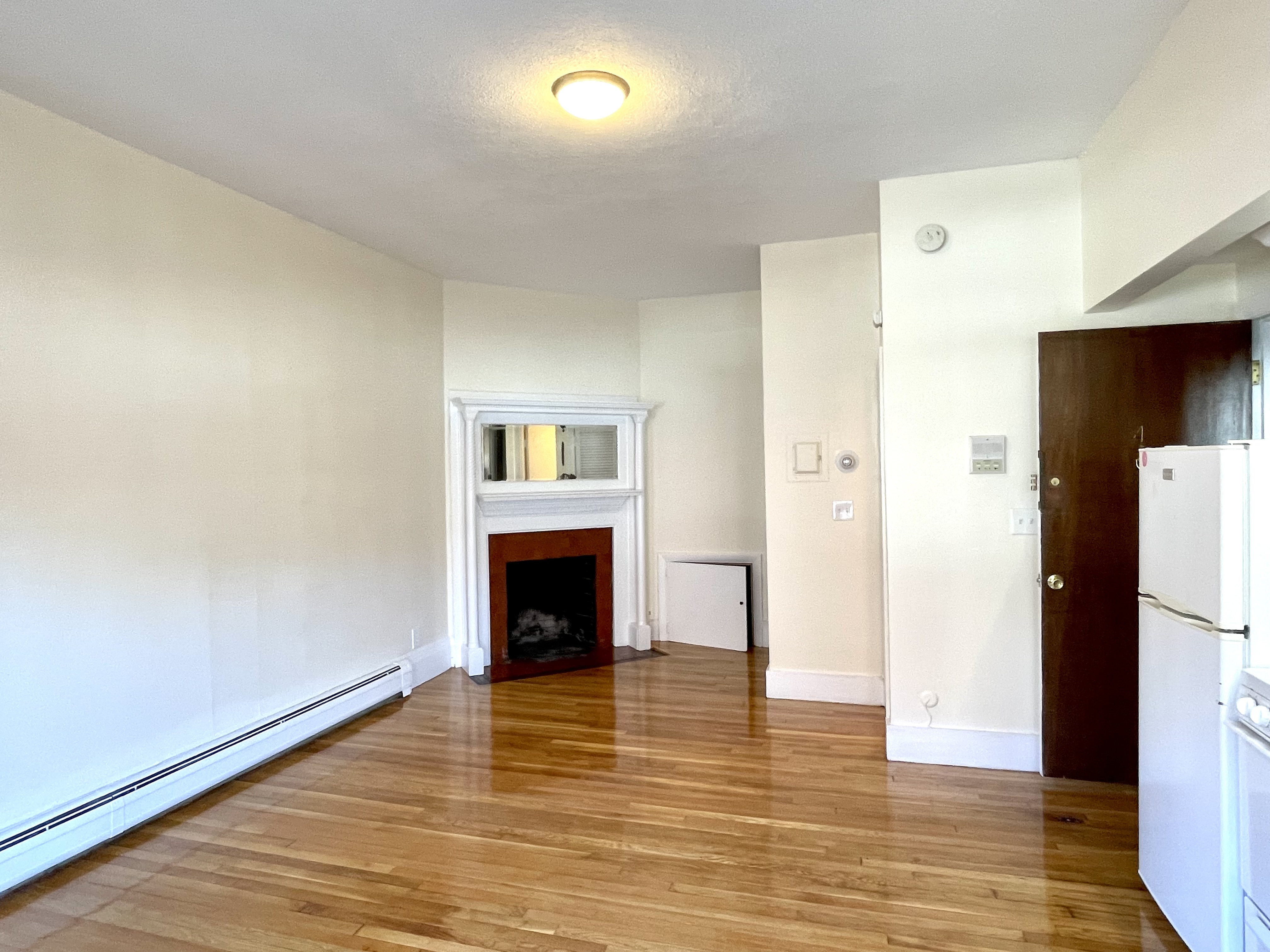 Studio bed, 1 bath apartment for rent at 308 Newbury St Unit 4A, Back Bay — photo 4 of 8