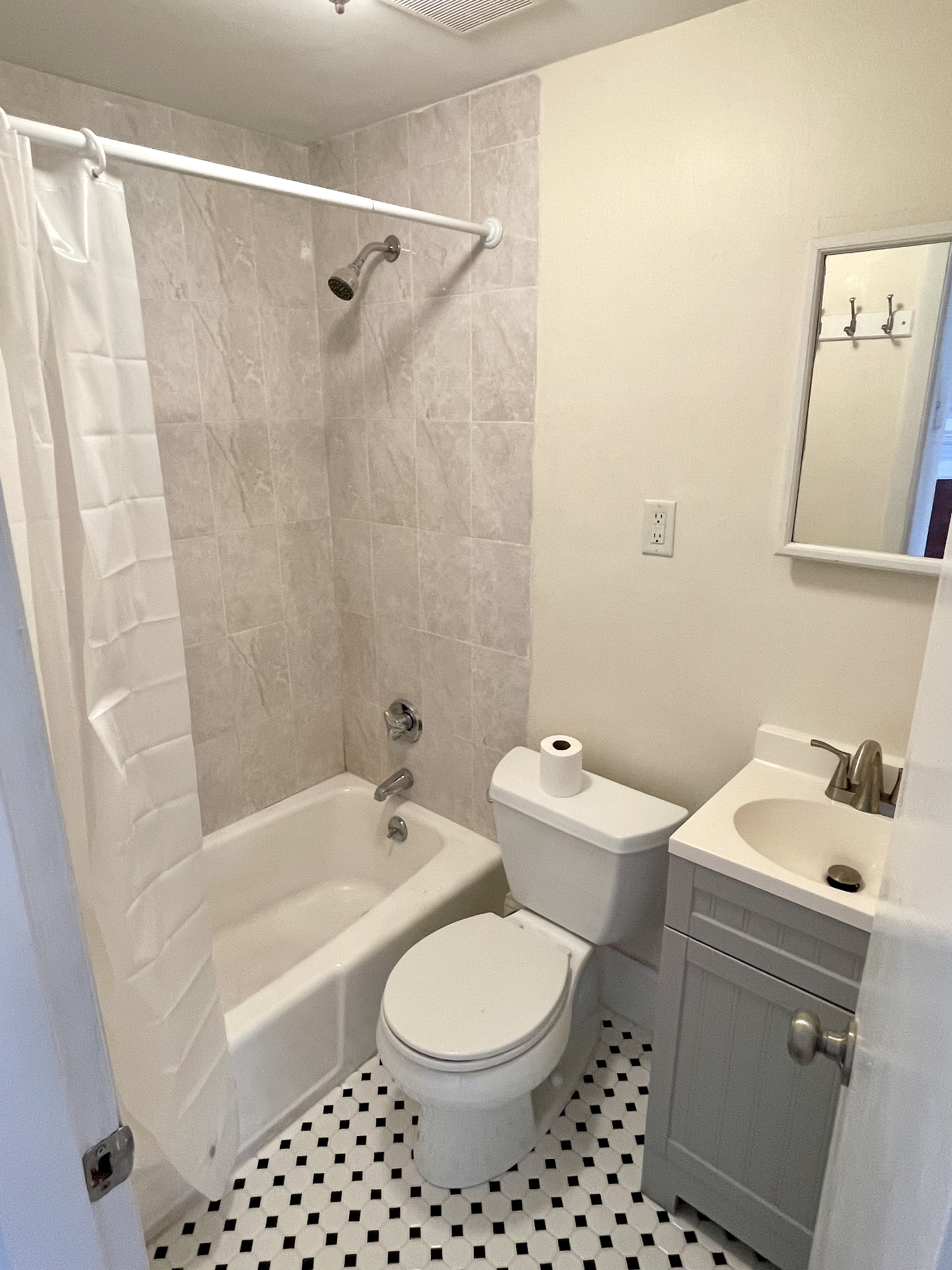 Studio bed, 1 bath apartment for rent at 308 Newbury St Unit 4A, Back Bay — photo 7 of 8