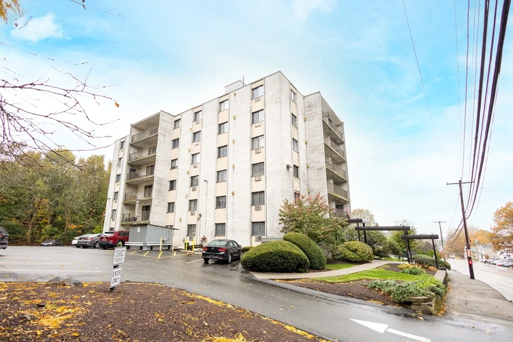 2 bed, 1 bath apartment for rent at 308 Quarry St Unit 205, Quincy — photo 3 of 19