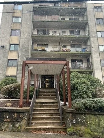 2 bed, 1 bath apartment for rent at 308 Quarry St Unit 605, Quincy