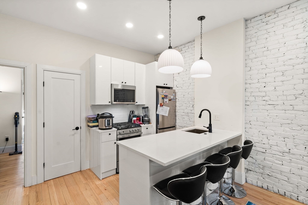 2 bed, 1 bath apartment for rent at 308 Saratoga St Unit 1, Boston — photo 2 of 12