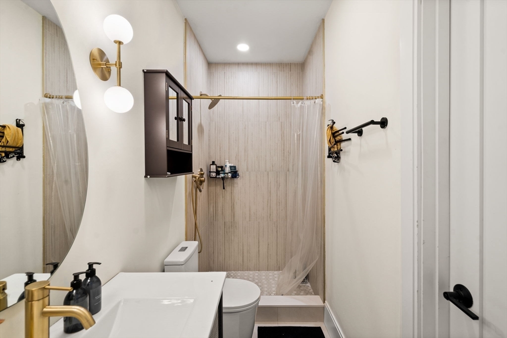 2 bed, 1 bath apartment for rent at 308 Saratoga St Unit 1, Boston — photo 5 of 12