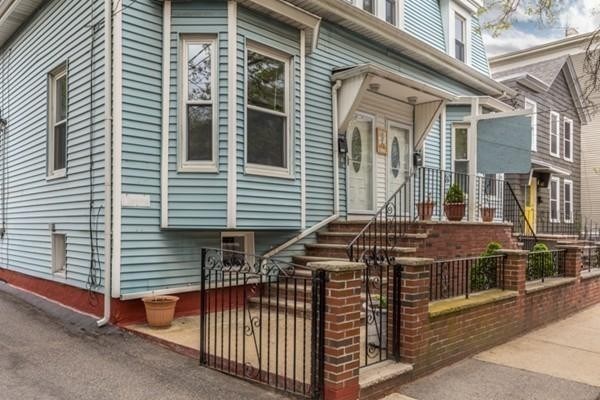 3 bed, 1 bath apartment for rent at 309 Columbia Unit 309, Wellington-Harrington — photo 2 of 27