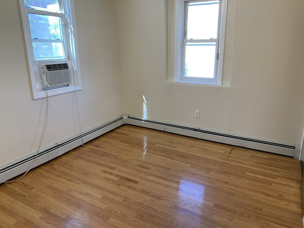 3 bed, 1 bath apartment for rent at 309 Columbia Unit 309, Wellington-Harrington — photo 18 of 27