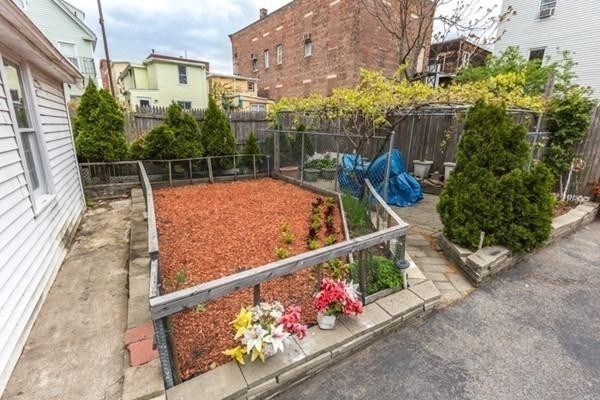 3 bed, 1 bath apartment for rent at 309 Columbia Unit 309, Wellington-Harrington — photo 4 of 27