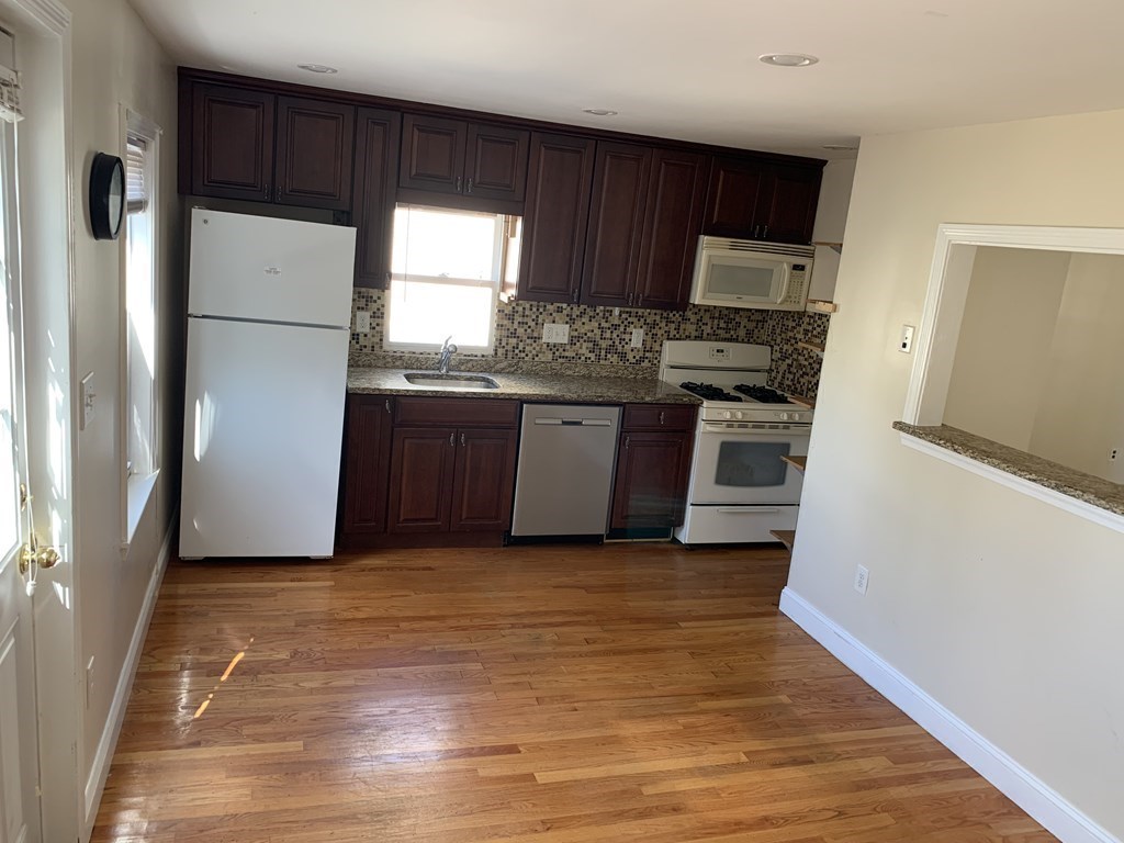 3 bed, 1 bath apartment for rent at 309 Columbia Unit 309, Wellington-Harrington — photo 10 of 27