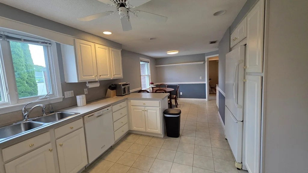 2 bed, 1 bath apartment for rent at 309 Island Pond, Springfield — photo 7 of 18