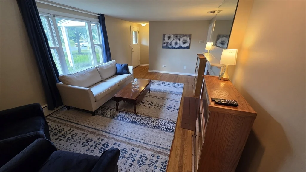 2 bed, 1 bath apartment for rent at 309 Island Pond, Springfield — photo 10 of 18