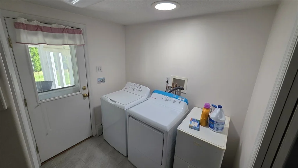 2 bed, 1 bath apartment for rent at 309 Island Pond, Springfield — photo 17 of 18