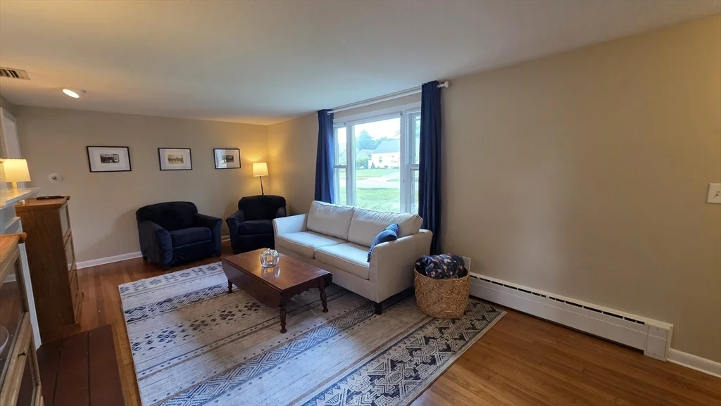 2 bed, 1 bath apartment for rent at 309 Island Pond, Springfield — photo 11 of 18