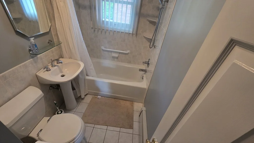 2 bed, 1 bath apartment for rent at 309 Island Pond, Springfield — photo 16 of 18