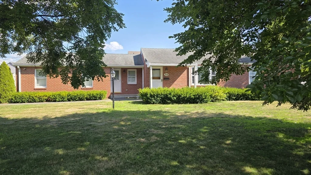 2 bed, 1 bath apartment for rent at 309 Island Pond, Springfield — photo 1 of 18