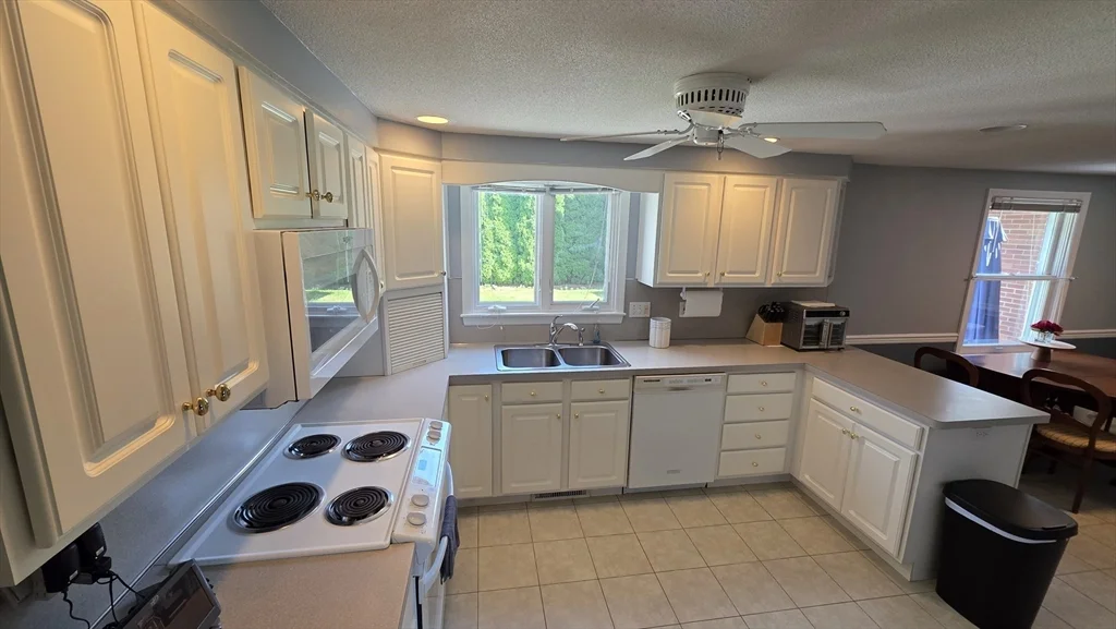 2 bed, 1 bath apartment for rent at 309 Island Pond, Springfield — photo 6 of 18