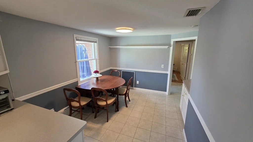 2 bed, 1 bath apartment for rent at 309 Island Pond, Springfield — photo 8 of 18