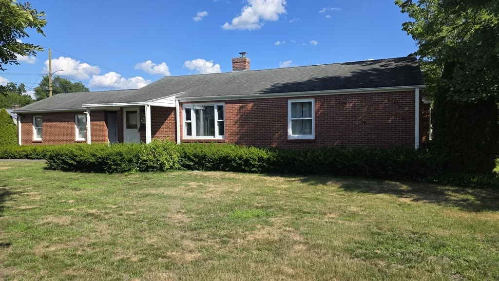 2 bed, 1 bath apartment for rent at 309 Island Pond, Springfield — photo 2 of 18