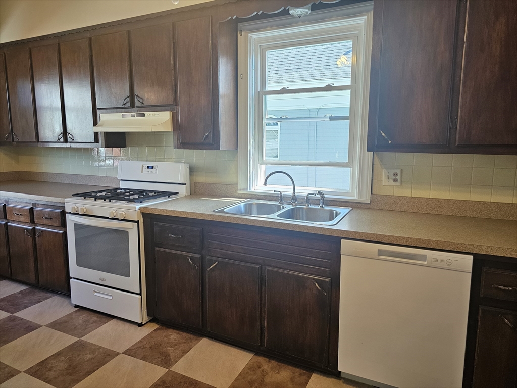 2 bed, 1 bath apartment for rent at 309 Madison St Unit 2, Fall River — photo 10 of 19