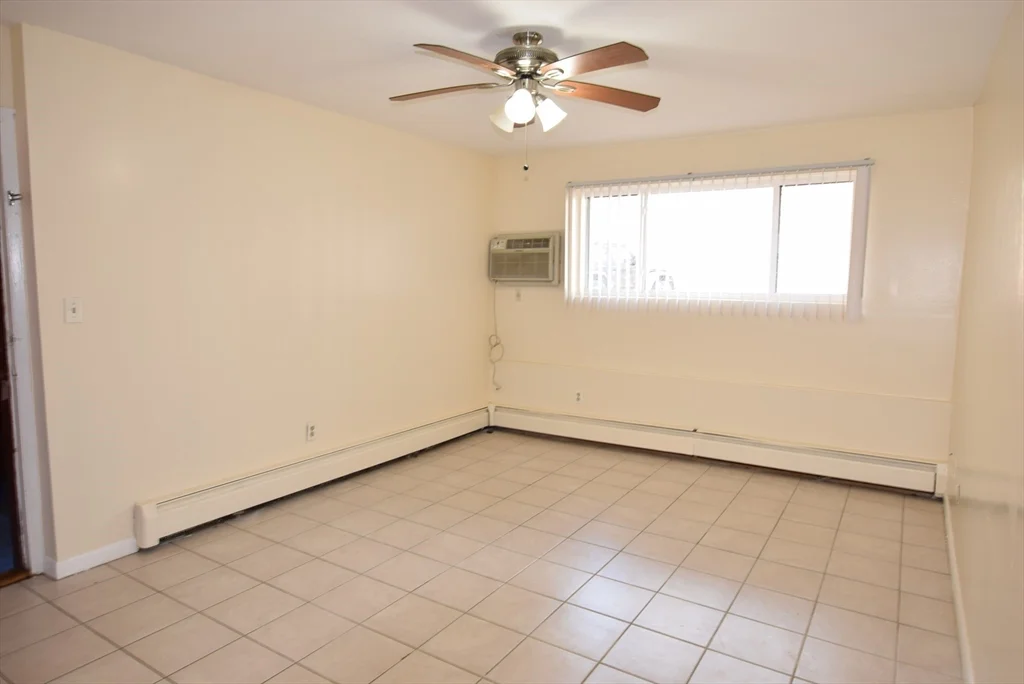 2 bed, 1 bath apartment for rent at 309 Pawtucket Blvd Unit 10, Lowell — photo 5 of 12
