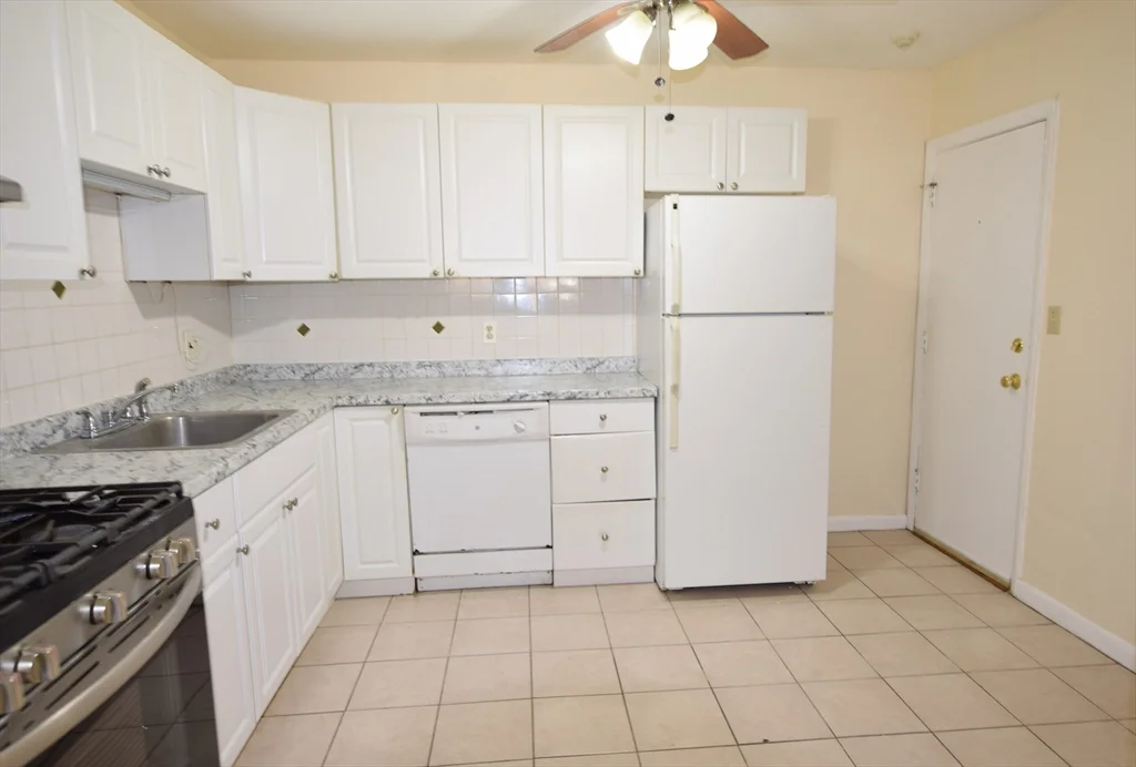 2 bed, 1 bath apartment for rent at 309 Pawtucket Blvd Unit 10, Lowell — photo 2 of 12