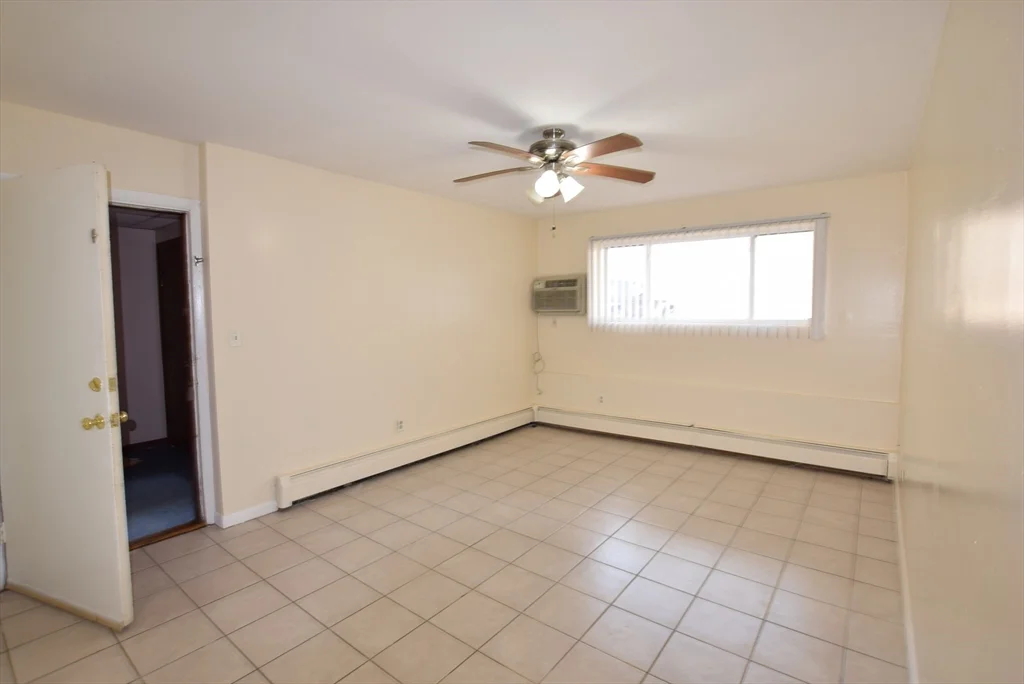 2 bed, 1 bath apartment for rent at 309 Pawtucket Blvd Unit 10, Lowell — photo 6 of 12