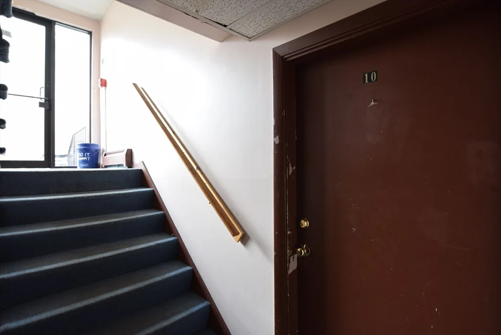 2 bed, 1 bath apartment for rent at 309 Pawtucket Blvd Unit 10, Lowell — photo 10 of 12