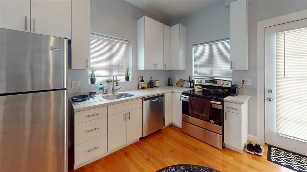 Studio bed, 1 bath apartment for rent at 309R Sumner Unit 2L, East Boston