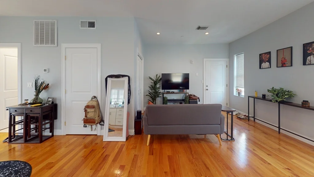 Studio bed, 1 bath apartment for rent at 309R Sumner Unit 2L, East Boston — photo 2 of 7
